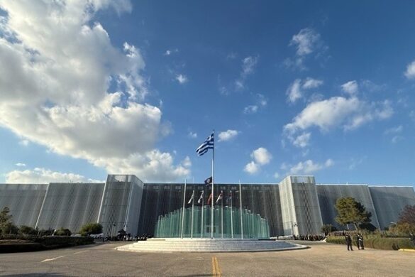 Οι Ένοπλες Δυνάμεις αναλαμβάνουν τη διερεύνηση μη επανδρωμένου σκάφους που βρέθηκε στη Λευκάδα