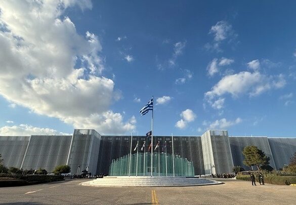 Οι Ένοπλες Δυνάμεις αναλαμβάνουν τη διερεύνηση μη επανδρωμένου σκάφους που βρέθηκε στη Λευκάδα