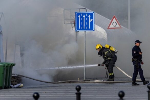 Σερβία: Πυροβολισμοί και φωτιά έξω από το κοινοβούλιο – Ένα άτομο τραυματίστηκε