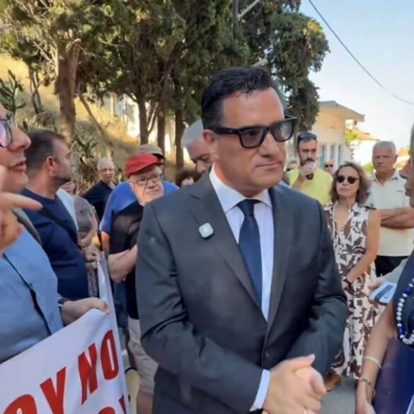 Σάλος για τα Meta2 γυαλιά του Άδωνι Γεωργιάδη – Τί απάντησε ο Υπουργός