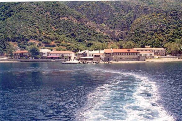 Άγιον Όρος: Όχημα έπεσε στη θάλασσα στο λιμάνι της Δάφνης