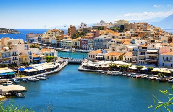 Υπερτουρισμός στην Κρήτη: Ποιες περιοχές βρίσκονται στα όριά τους