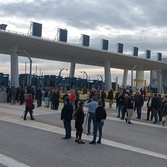 Η Γέφυρα παραλύει: Πορεία με τρακτέρ και προσωρινό μπλόκο