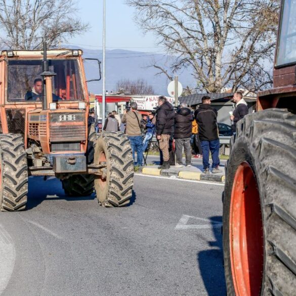 Αγρότες: Επέλαση τρακτέρ και στην Agrotica – Ενισχύονται τα μπλόκα