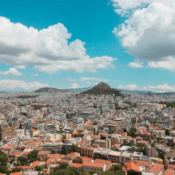 ΤτΕ: Αυξάνεται ο πλούτος των Ελλήνων ενώ δυσκολεύει η απόκτηση κατοικίας και στέγης
