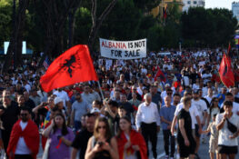 «Βράζει» η Αλβανία για την ανέγερση πολυτελούς θερέτρου