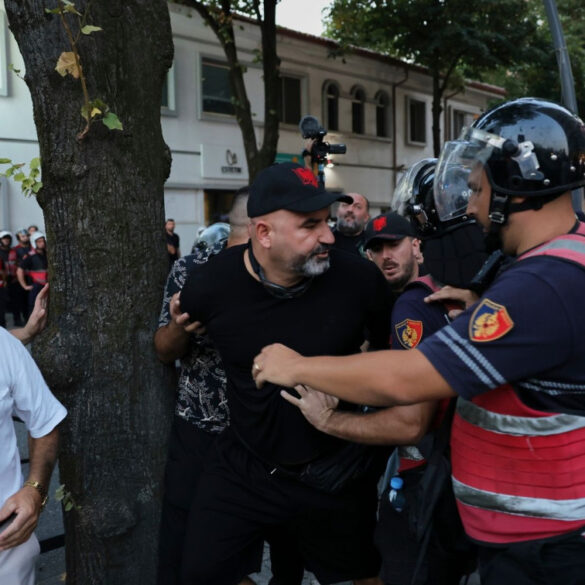 Αλβανία: Επεισόδια έξω από το κοινοβούλιο για το τουριστικό σχέδιο της οικογένειας Τραμπ