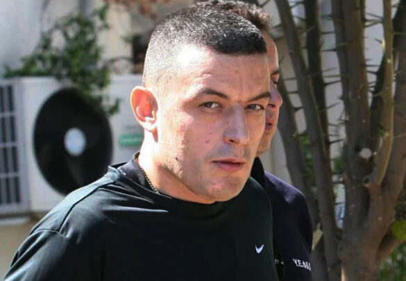 Αλκέτ Ριζάι: Διέφυγε με… αστυνομικό φάρο και μεγάφωνο