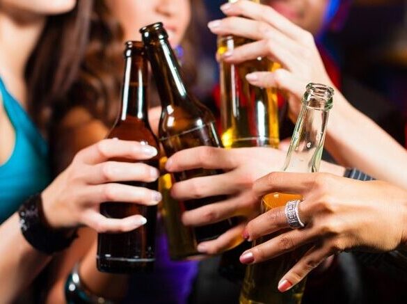 Στο νοσοκομείο δύο 15χρονες μετά από κατανάλωση αλκοόλ