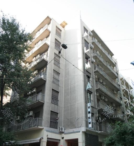 Κέντρο Αθήνας: Φωτιά σε ξενοδοχείο – Αναφορές για εγκλωβισμένους