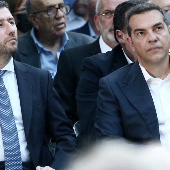 Τσίπρας – Ανδρουλάκης: Κούρσα στην αντιπολίτευση με σκληρά πυρά κατά Μητσοτάκη