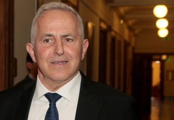 Στο ΠΑΣΟΚ ο Ευάγγελος Αποστολάκης – Ανακοινώθηκε η ένταξή του
