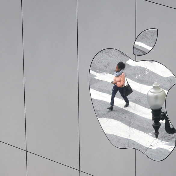 Μήλο» από χρυσάφι – Η Apple έγινε η πρώτη εταιρεία με αξία πάνω από 3 τρισ. δολάρια