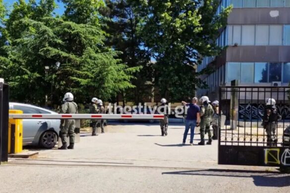 Αντιεξουσιαστές επιτέθηκαν με ρόπαλα και καπνογόνα στο ΑΠΘ – Έξι τραυματίες