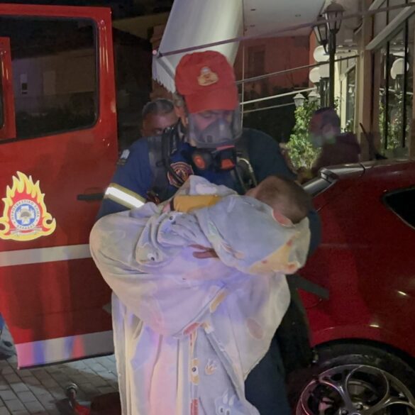 Φωτιά σε διαμέρισμα στο Άργος – Απεγκλωβίστηκαν οκτώ άνθρωποι, ανάμεσά τους μικρά παιδιά