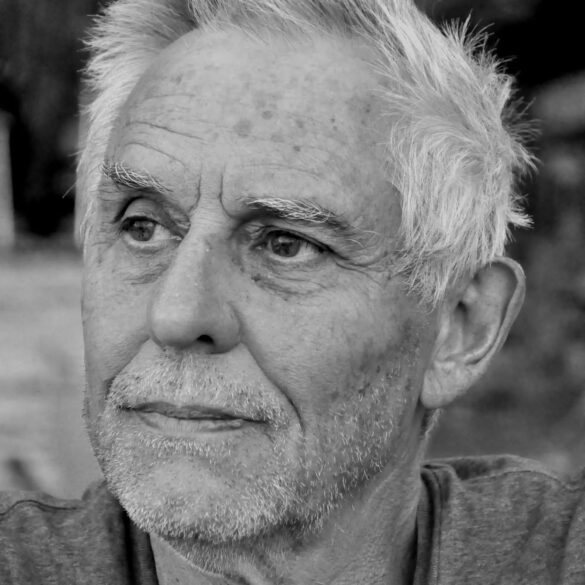 Άρης Μαραγκόπουλος: «Το αρχείο σε κάνει να ξαναδιαβάζεις τον ίδιο σου τον συγγραφικό βίο»