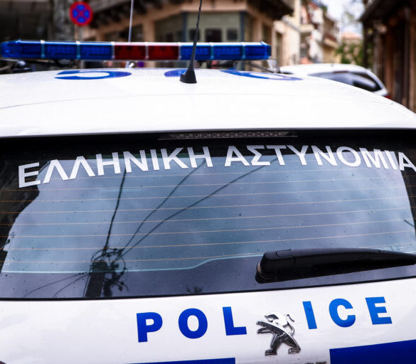 Ένταλμα σύλληψης για τον 59χρονο που ξυλοκόπησε 23χρονη για μια θέση πάρκινγκ στο Παγκράτι