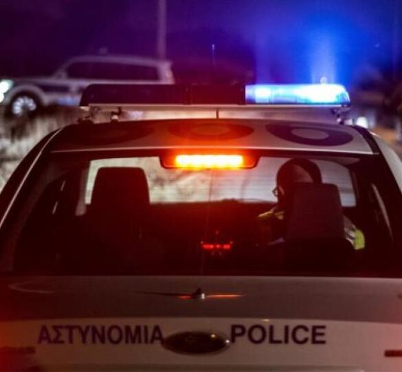 Ένας τραυματίας από ανατροπή αυτοκινήτου στην Αθηνών-Κορίνθου