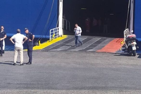 Τηλεφώνημα για βόμβα σε επιβατικό πλοίο στο λιμάνι της Κυλλήνης – Εκκενώθηκε από το προσωπικό