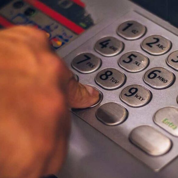 Καλάβρυτα: Του ξάφρισαν 8.000 ευρώ από το ΑΤΜ