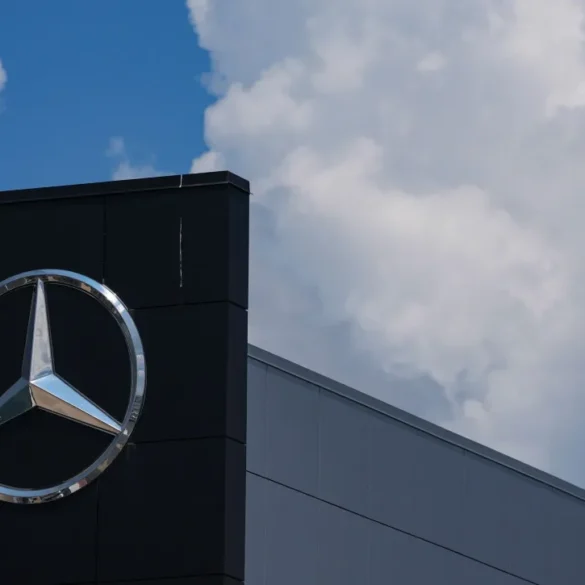 Η Mercedes πούλησε το μερίδιό της στη Nissan για 279,64 εκατομμύρια ευρώ