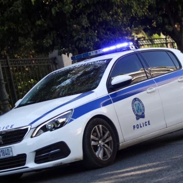 Σοκ στην Παλιά Πόλη των Χανίων: Άνδρας κυνηγούσε εργάτες με μπαλτά
