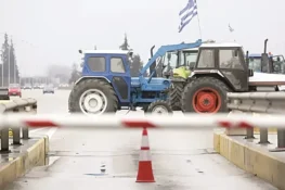 Αχαΐα: Σε δύο σημεία τα μπλόκα των Αγροτών, Κτηνοτρόφων, Μελισσοκόμων – Με το βλέμμα στις Νέες Εθνικές Οδούς ανυποχώρητοι