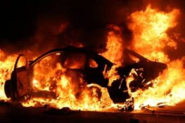 Νύχτα εμπρησμών στην Πάτρα: Στις φλόγες δύο Ι.Χ