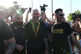 Χιλιάδες φίλοι του Άρη υποδέχθηκαν τον Σπανούλη στο αεροδρόμιο “Μακεδονία”
