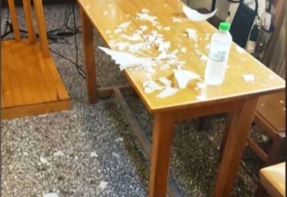 Πολυέλαιος έπεσε στο κεφάλι δικηγόρου μέσα στο Πρωτοδικείο Νάουσας