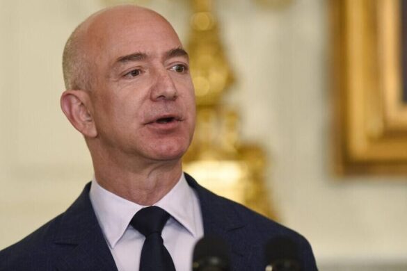 Μπέζος: Πούλησε 12 εκατ. μετοχές της Amazon – Πλουσιότερος κατά 2 δισ. δολάρια