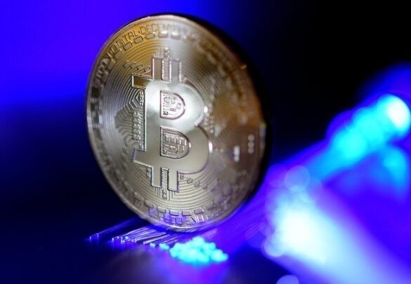 Το Bitcoin και το δολάριο σε άνοδο, το πετρέλαιο σε πτώση