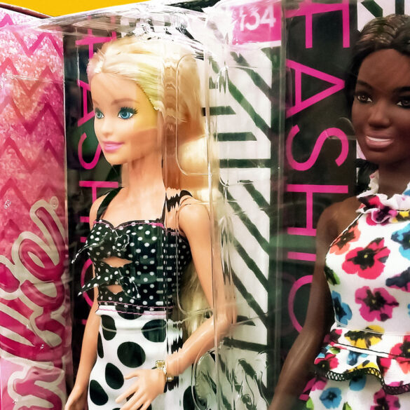 Το ντοκιμαντέρ για την πρώτη μαύρη κούκλα Barbie απέκτησε το Netflix