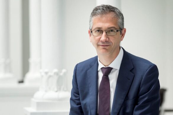 Ντε Κος: Η ΕΚΤ χρειάζεται να δει περισσότερα στοιχεία πριν τις περικοπές