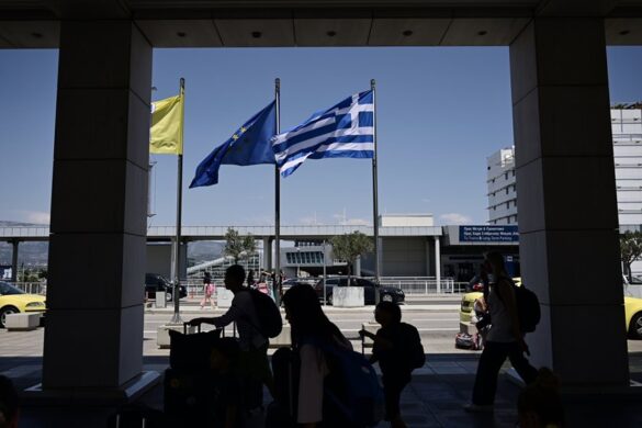 ΕΛΣΤΑΤ: Διψήφια αύξηση σημείωσαν οι αφίξεις και οι διανυκτερεύσεις στα τουριστικά καταλύματα το 2023