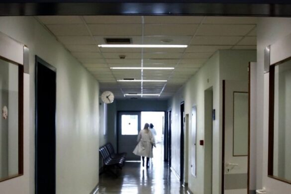 Κορωνοϊός: 126 κρούσματα και ένας θάνατος