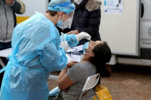Κορωνοϊός: 916 κρούσματα, 527 διασωληνωμένοι και 96 θάνατοι