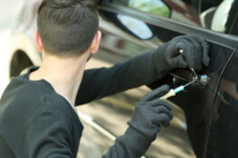 Πύργος: Του έκλεψαν 250 ευρώ από το Ι.Χ.