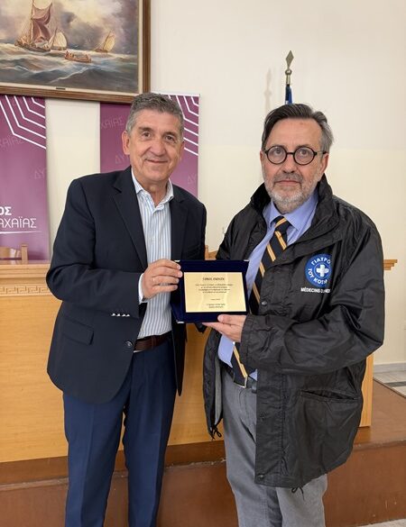 O Δήμος Δυτικής Αχαΐας παρέδωσε πυροσβεστικές στολές και εξοπλισμό σε εθελοντές