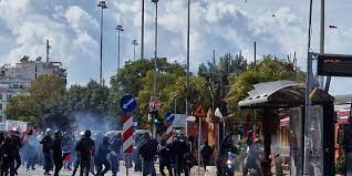 Πάτρα: Επεισόδια με αντιεξουσιαστές έξω από τον ΟΣΕ