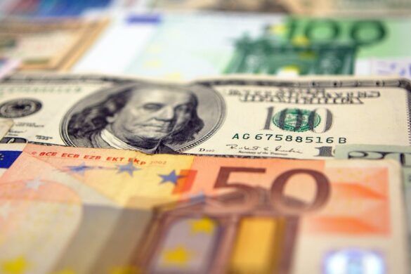 Το ευρώ ενισχύεται οριακά 0,05%, στα 1,0740 δολάρια