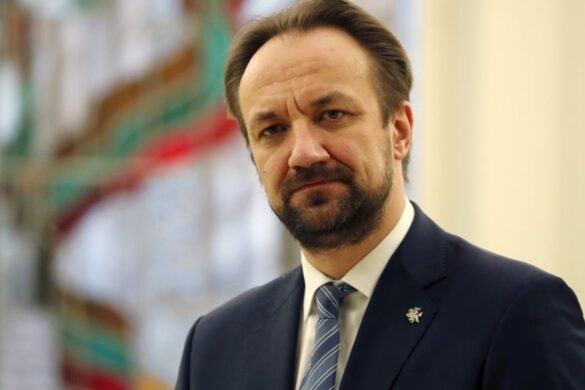 Σίμκους: Από το καλοκαίρι η ΕΚΤ ίσως να μπορεί να χαλαρώσει την πολιτική της