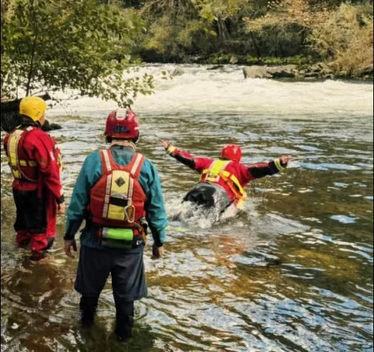 Ο Ελληνικός Ερυθρός Σταυρός πραγματοποίησε εντυπωσιακή εκπαίδευση διάσωσης σε ορμητικά νερά και πλημμυρικά φαινόμενα στην Κομοτηνή