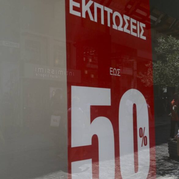 Εκπτώσεις: Παγωμένος ο καιρός, «παγωμένα» και τα ταμεία