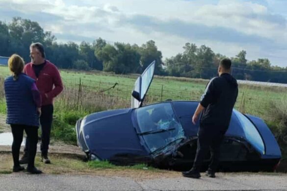 Τροχαίο Αχαΐα: Αυτοκίνητο εμβολίστηκε από εκσκαφέα
