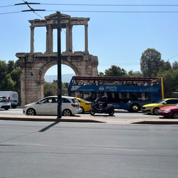 Γιατί η Αθήνα δεν «ξεκουράζεται» από την κίνηση τα καλοκαίρια;