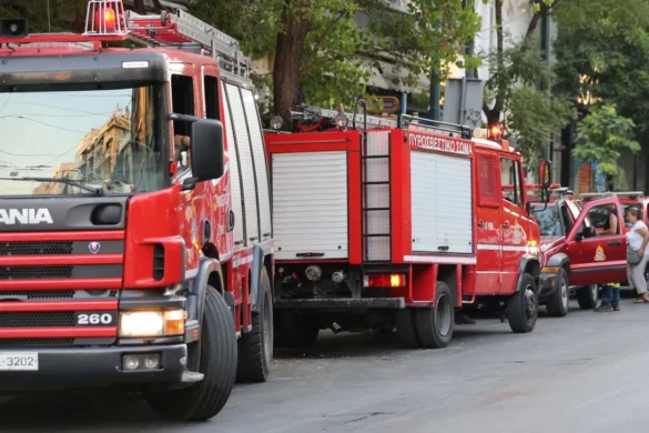 Αυτοκίνητο τυλίχθηκε στις φλόγες εν κινήσει στον Πειραιά – Σώθηκε η οδηγός