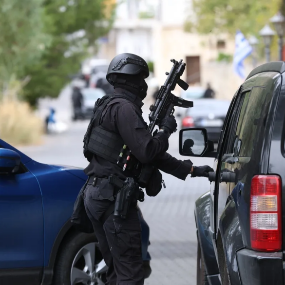 Αιφνιδιαστικές έφοδοι του ελληνικού FBI σε Αχαΐα και Ηλεία: Βόμβες, ξυλοδαρμοί, πόλεμος της νύχτας