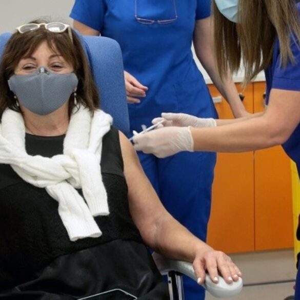 Στην τελική ευθεία μπαίνει η διαδικασία για τους εμβολιασμούς υγειονομικών στα νοσοκομεία της χώρας