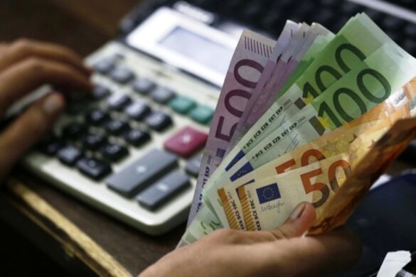 Σε ελεύθερη πτώση το ευρώ